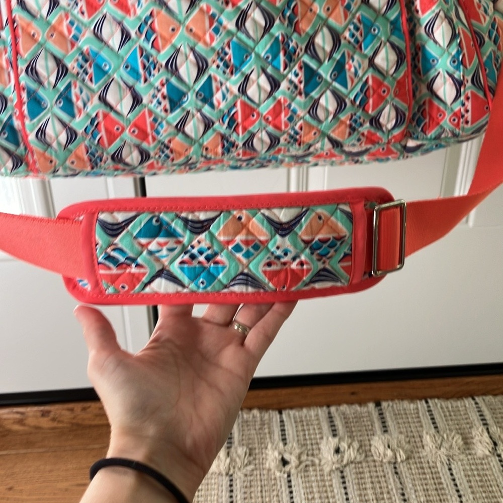 New condition Vera Bradley luggage bag - Picture 4 of 9